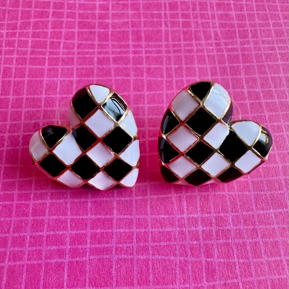 New Black & White Checkered Print Heart Retro 80s Style Stud Earrings - 0.75” - Picture 1 of 6